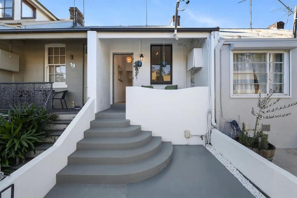 Balmain Cozy 3 Bed House Villa